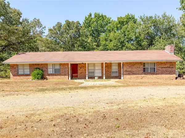 1372 N 4220 Road, Hugo, OK 74743