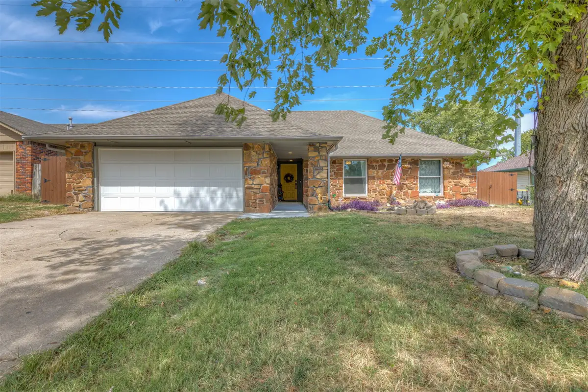 512 W Roanoke Street, Broken Arrow, OK 74011 - #1