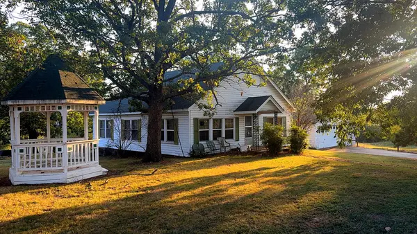 618 E 5th Street, Hulbert, OK 74441