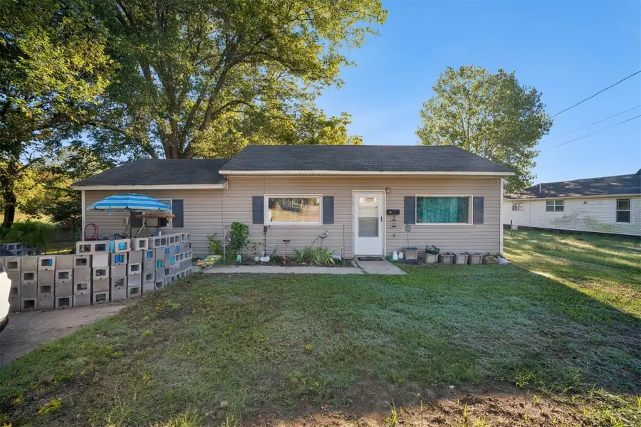 704 N Gertrude Avenue, Wagoner, OK 74467 - #2
