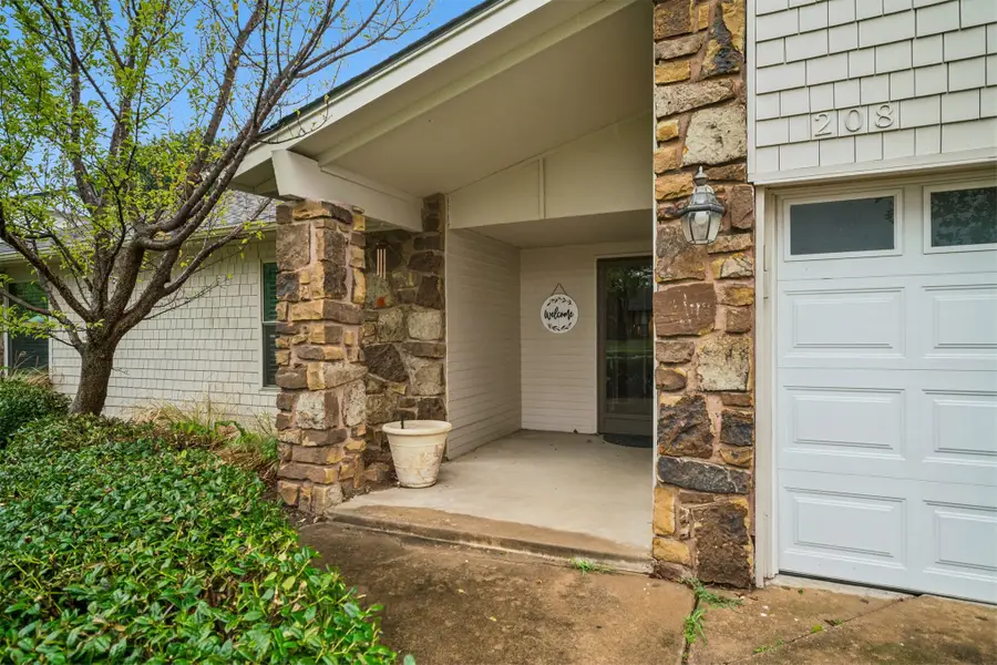208 N Hemlock Avenue, Broken Arrow, OK 74012 - #3
