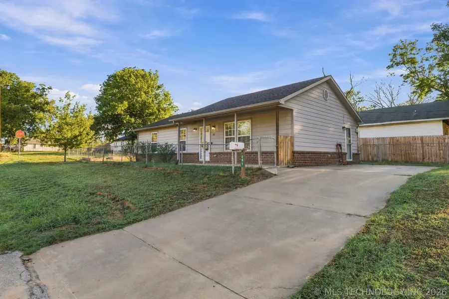 221 N Hickory Street, Bristow, OK 74010 - #3
