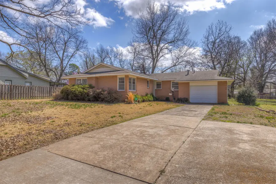 316 E Pecan Street, Coweta, OK 74429 - #2