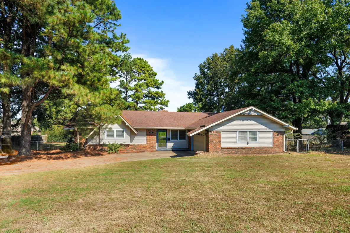 1202 SW 20th Street, Wagoner, OK 74467 - #1