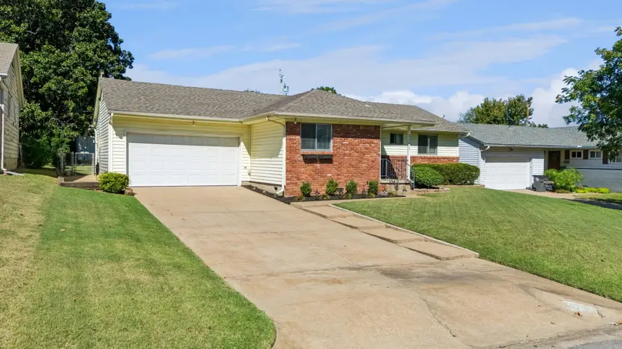 5731 E 22nd Place, Tulsa, OK 74114 - #2
