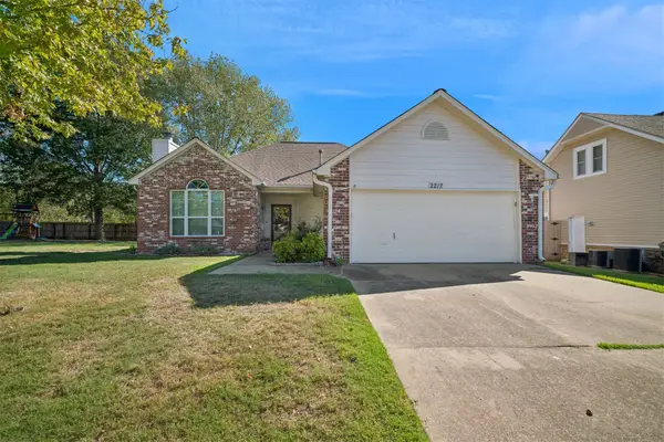 2212 SW Wolf Run Court, Claremore, OK 74019