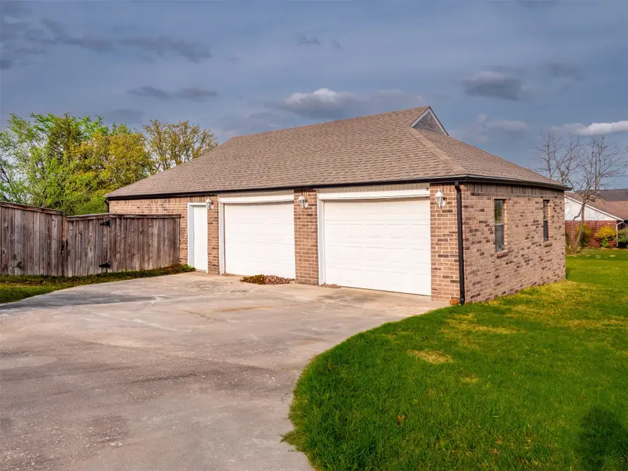 909 Fireside Estate, McAlester, OK 74501 - #2