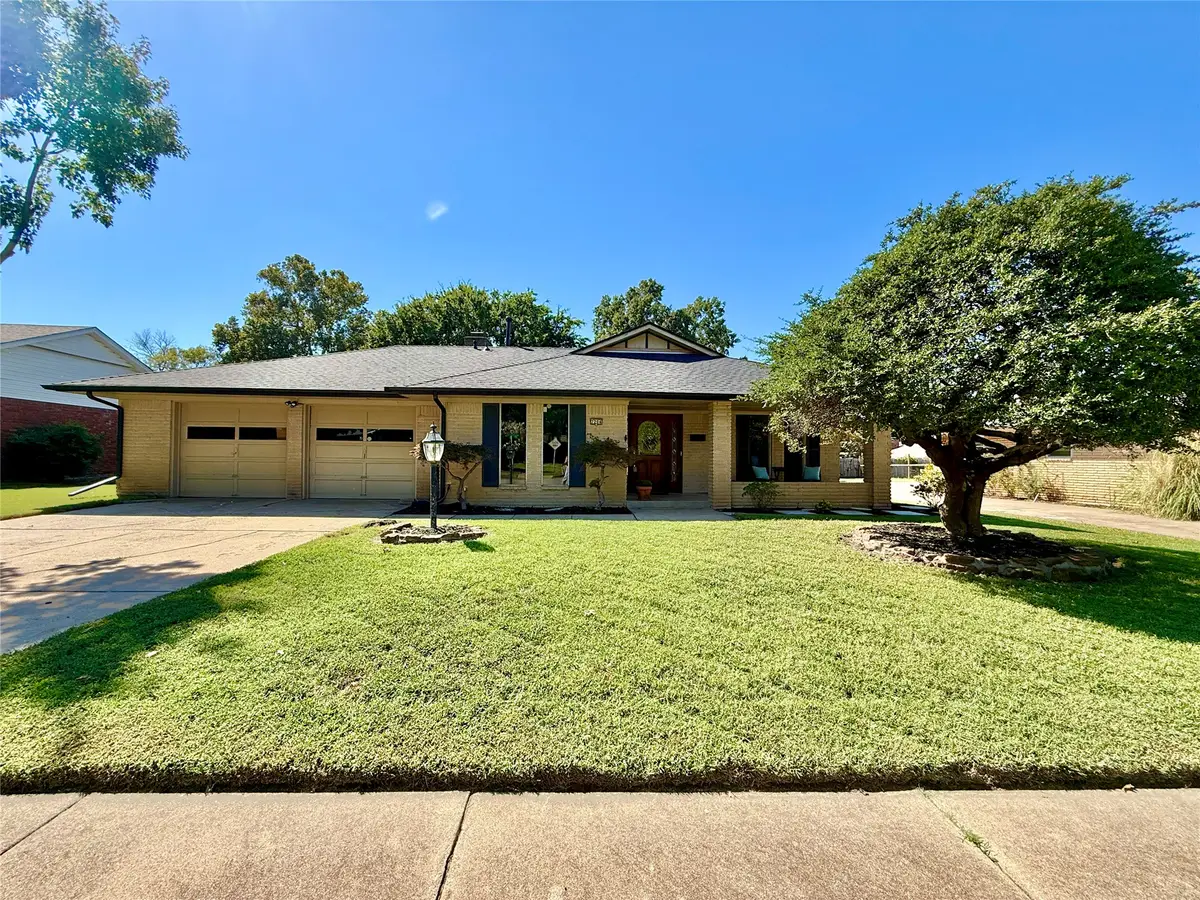 7204 E 55th Place, Tulsa, OK 74145 - #1