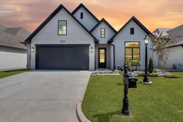 1223 N 71st Place, Broken Arrow, OK 74014