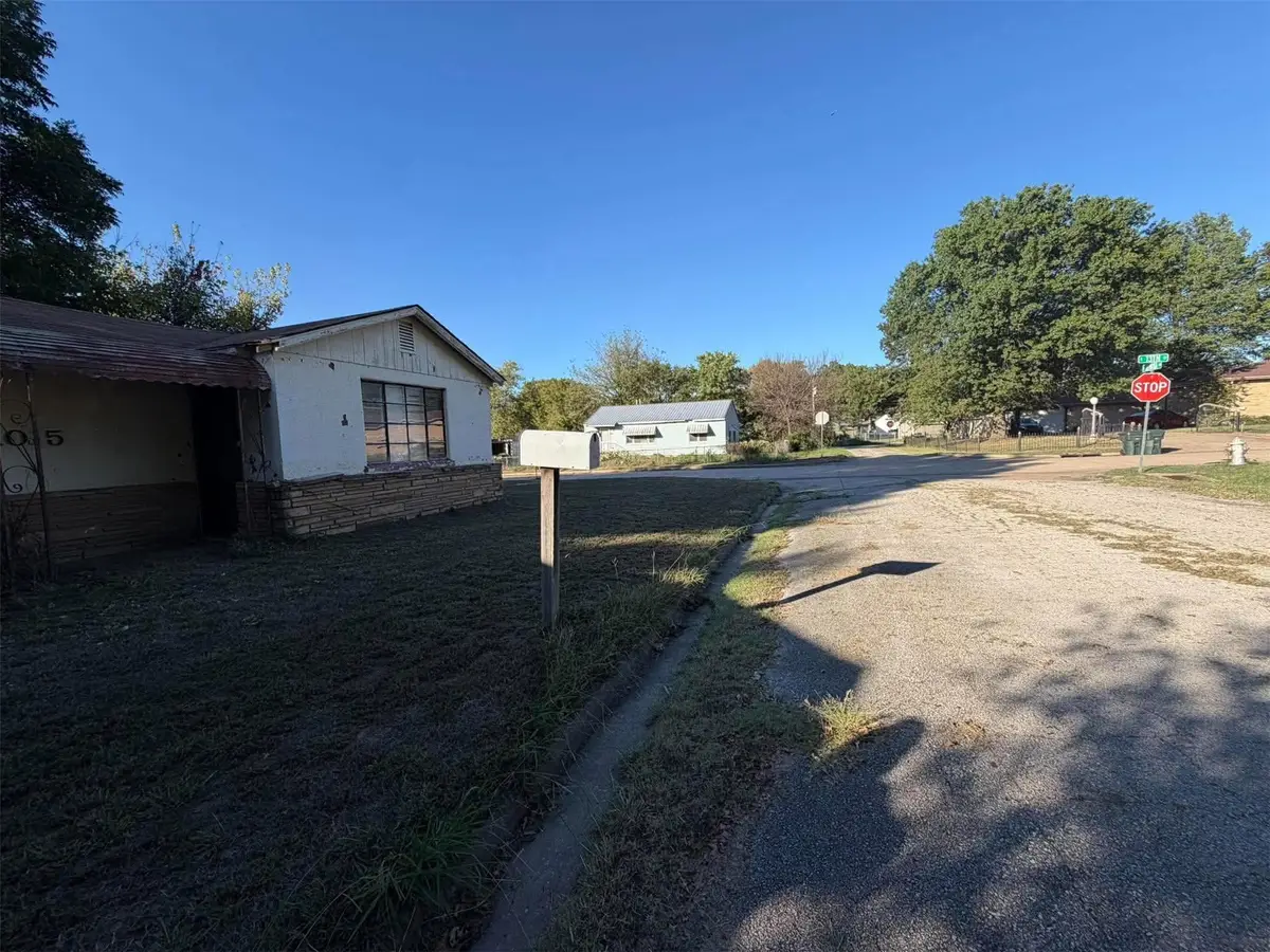 1015 N Wewoka Avenue, Claremore, OK 74017 - #1