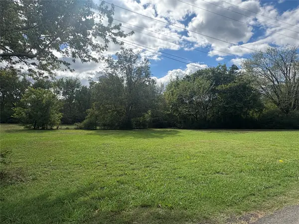 W Creek Avenue, Checotah, OK 74426
