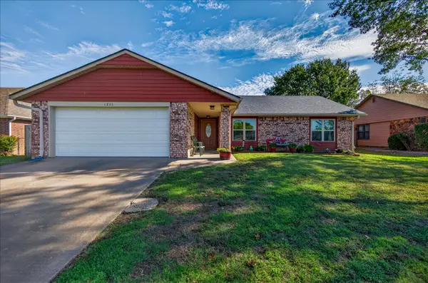 1230 Willow Creek Drive, Bartlesville, OK 74006