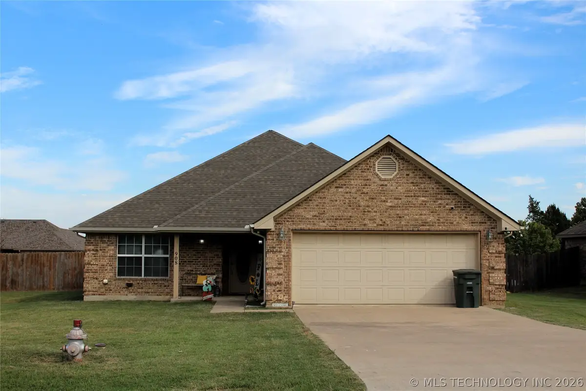 908 N 3rd, Calera, OK 74730 - #1