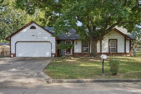 1212 N Douglas Drive, Claremore, OK 74017