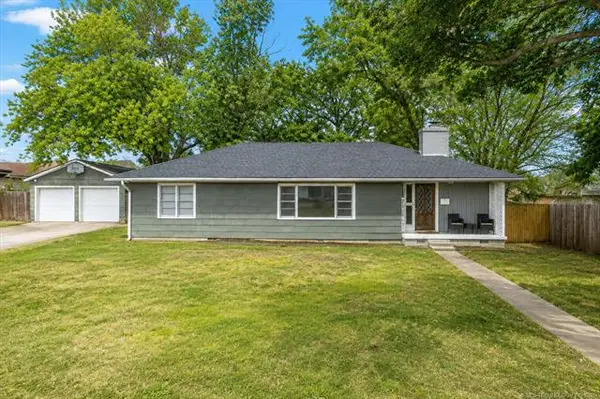 211 SE Queenstown Avenue, Bartlesville, OK 74006
