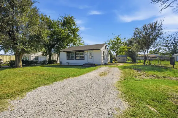 102 W 40th Place, Sand Springs, OK 74063