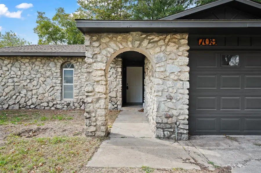 709 N Washington Avenue, Wagoner, OK 74467 - #2
