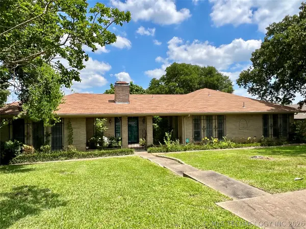906 Briarwood Place, Durant, OK 74701