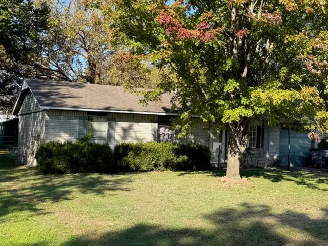 906 S Lincoln Avenue, Wagoner, OK 74467 - #1