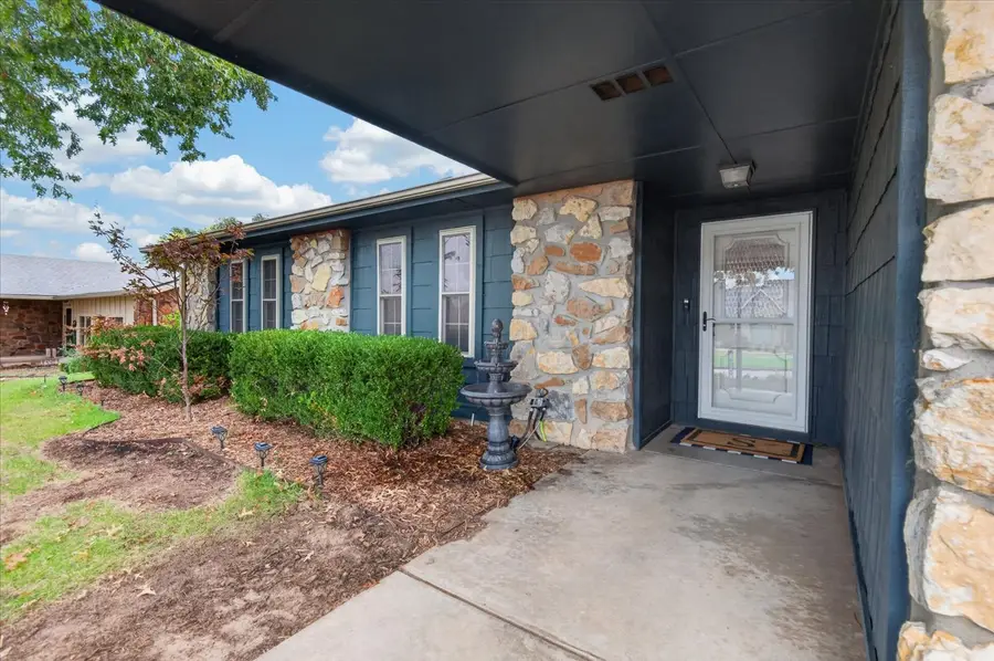 916 Lariat Drive, Bartlesville, OK 74006 - #2