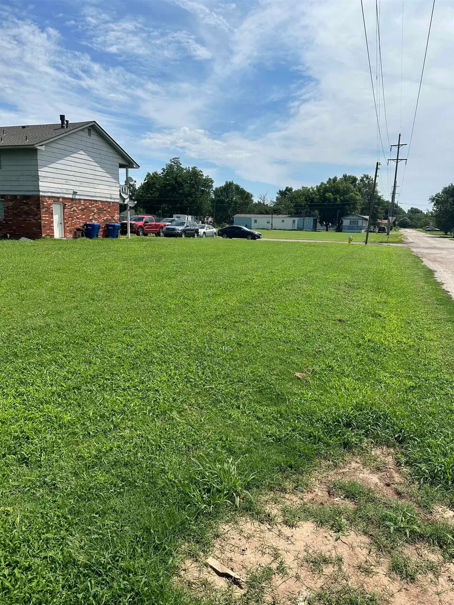 N Davis & E Birch, Enid, OK 73701 - Image #3