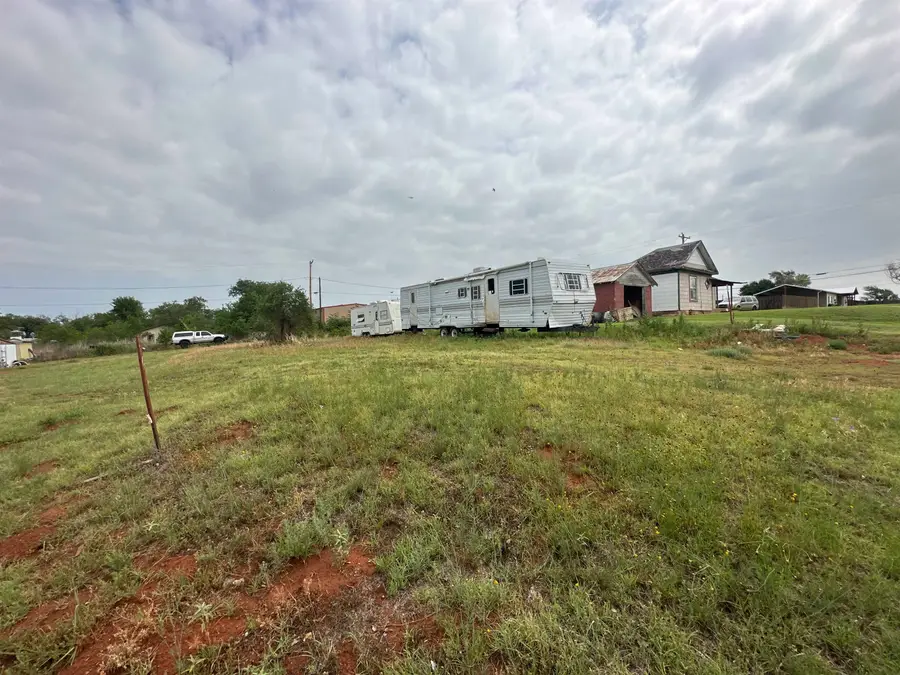 1005 Conley St, Hammon, OK 75650 - Image #2