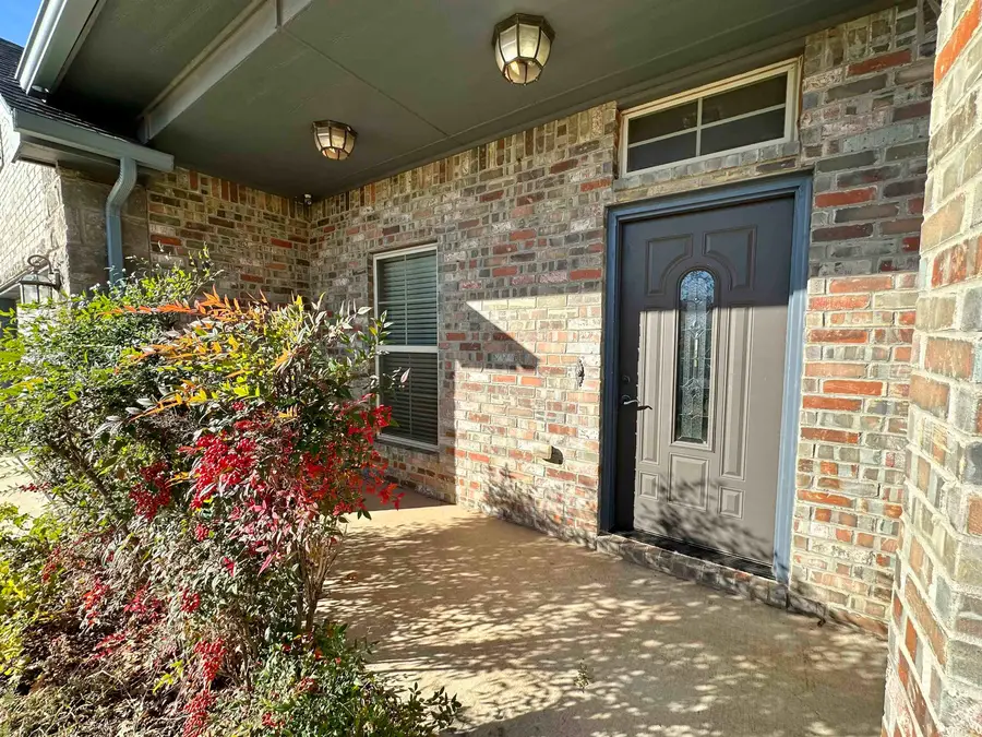 2238 Red Cedar Dr, Woodward, OK 73801-6302 - Image #2