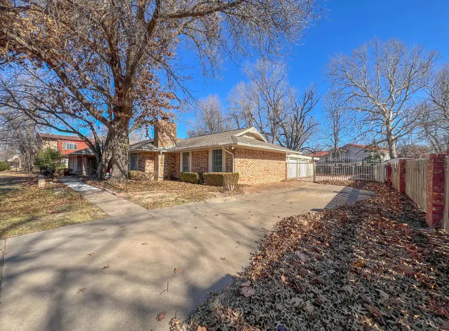 2717 Wildwood Dr, Enid, OK 73703 - Image #2