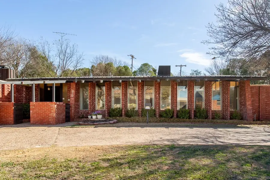 915 S Lincoln Dr, Enid, OK 73703 - Image #2