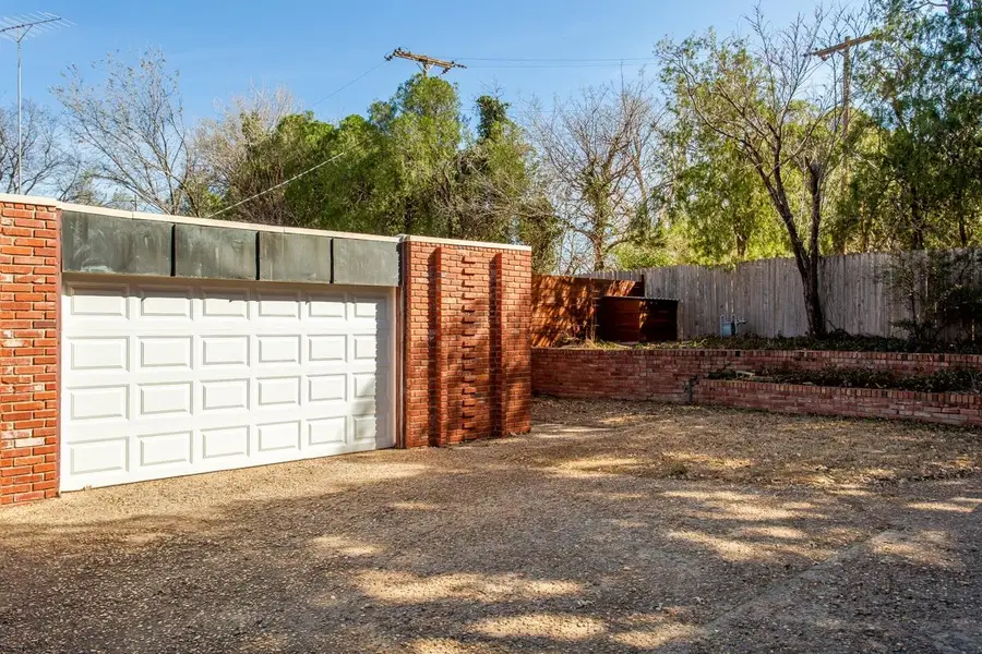 915 S Lincoln Dr, Enid, OK 73703 - Image #3