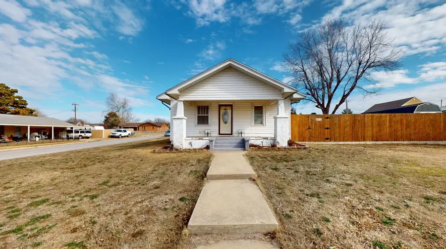 402 S Ellis St, Shattuck, OK 73858 - Image #2