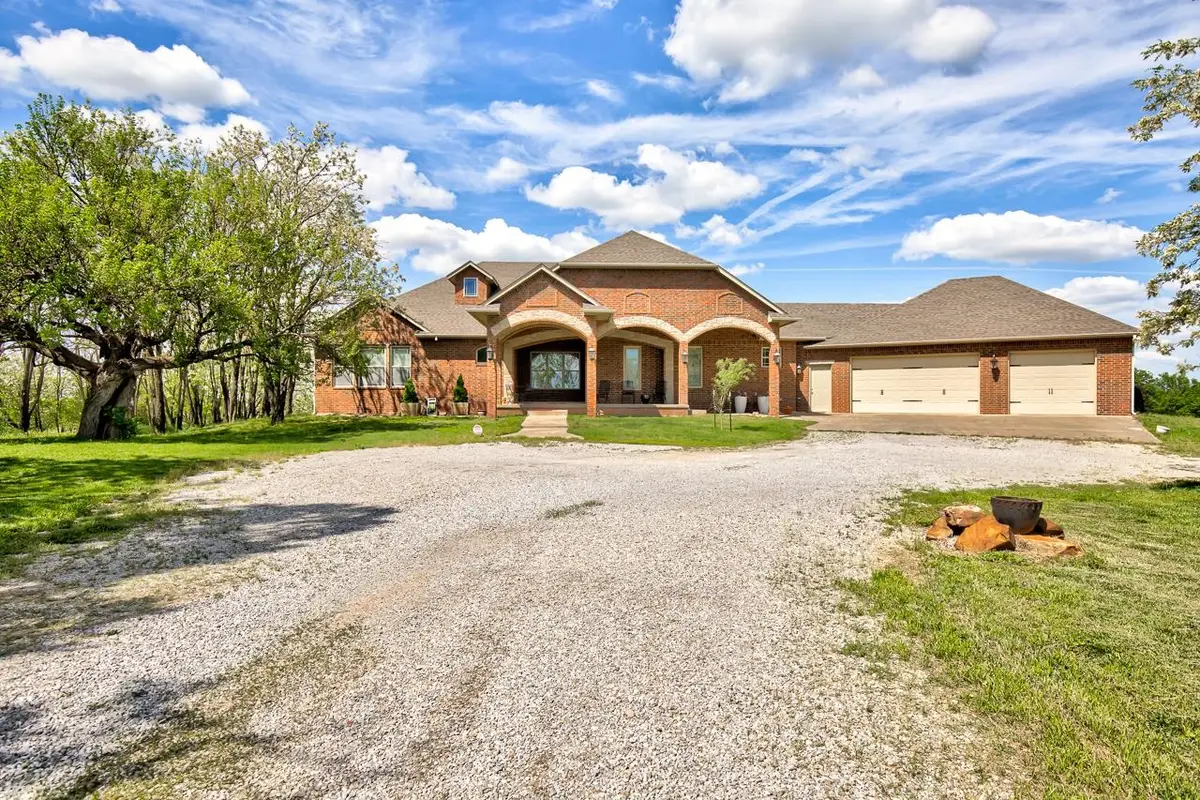 2528 W Carrier Rd, Enid, OK 73703 - Image #1