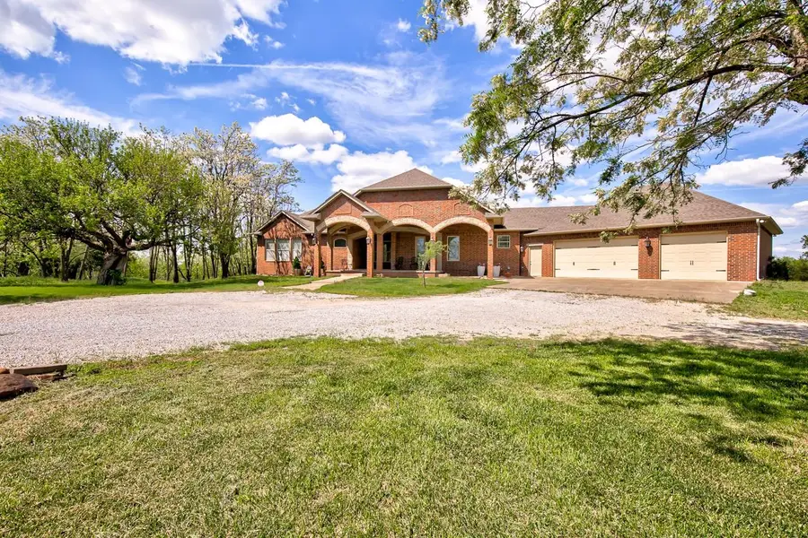 2528 W Carrier Rd, Enid, OK 73703 - Image #2
