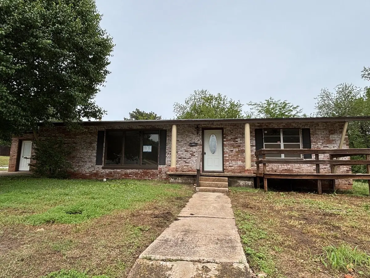 1802 E Oak Ave, Enid, OK 73701 - Image #1