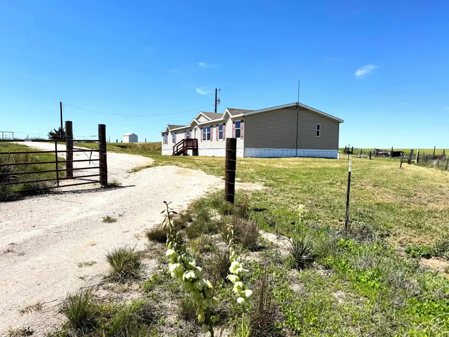 39545 South County Road 215, Mooreland, OK 73852 - Image #2