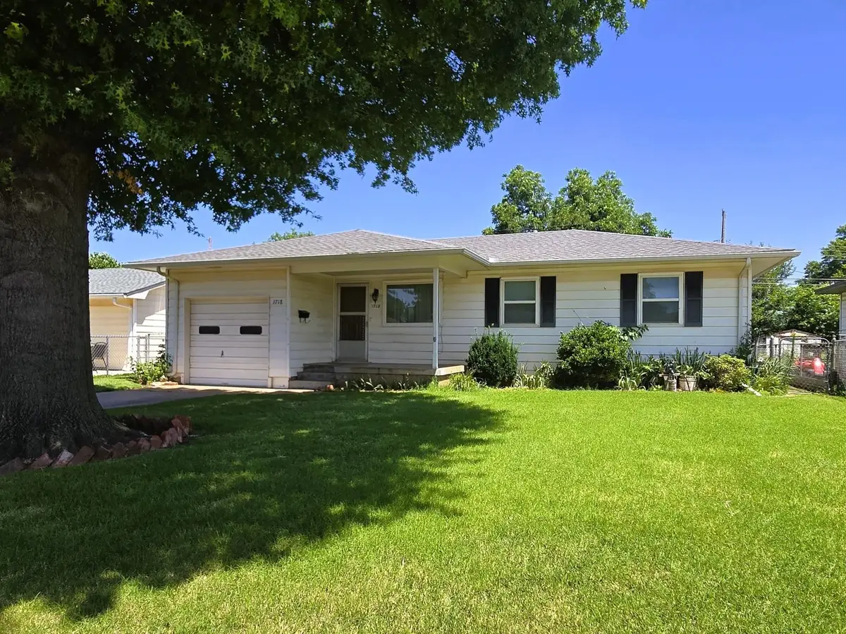 1718 E Locust Ave, Enid, OK 73701-9999 - Image #1