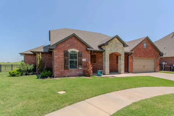 1207 Remington Ct, Enid, OK 73703