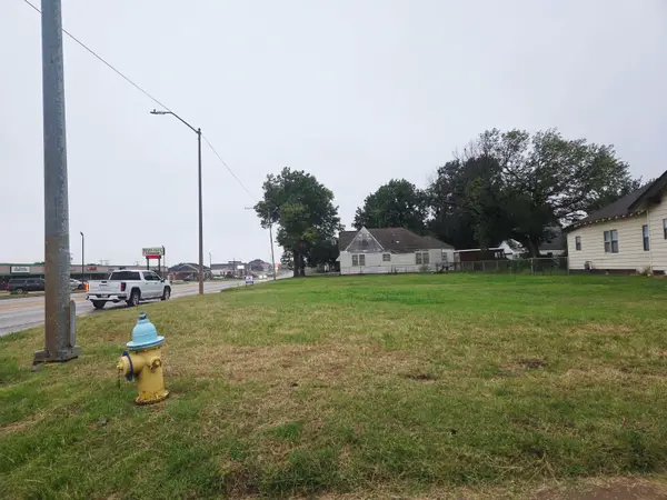 1910 W Garriott, Enid, OK 73703