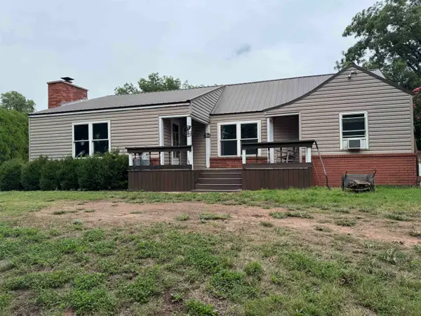 305 S 4th St 305 S 4th St, Cleo Springs, OK 73729-9999