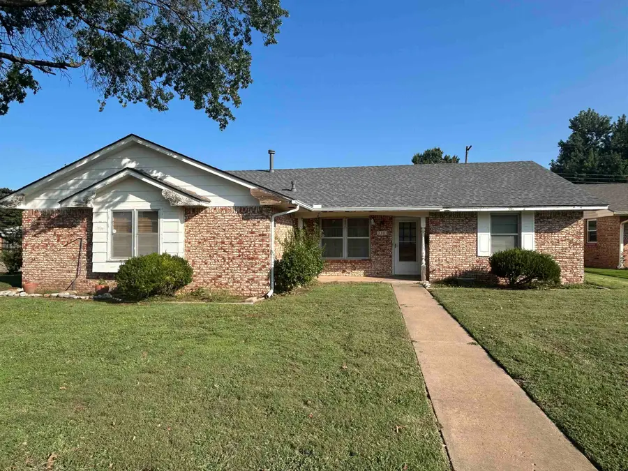 3301 Cogdal Dr, Enid, OK 73703 - Image #3