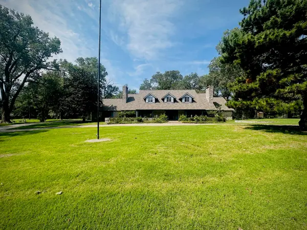 1512 Oak Hill Cir, Enid, OK 73780-3