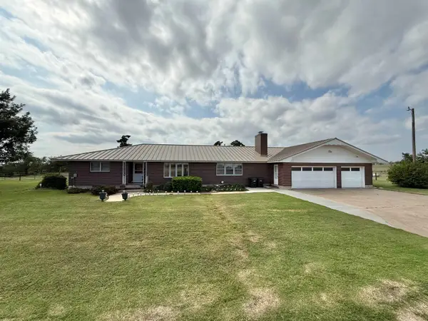 213826 E County Road 36, Mooreland, OK 73852