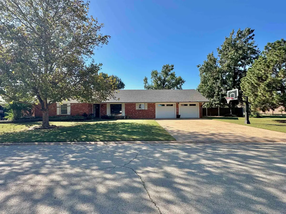 419 E Riverview Dr, Pond Creek, OK 73766 - Image #1