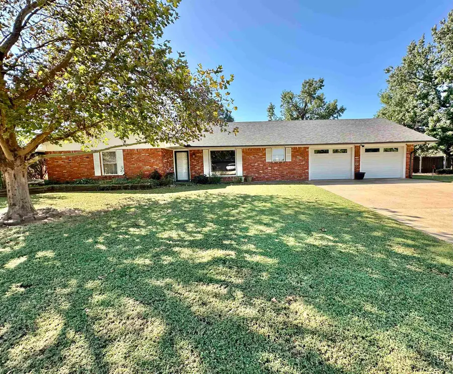 419 E Riverview Dr, Pond Creek, OK 73766 - Image #2