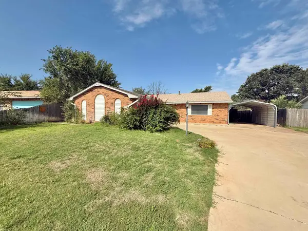 3223 Wheatridge Dr, Woodward, OK 73801-6940