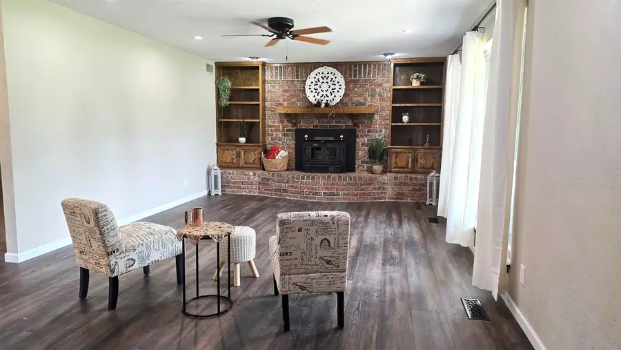 930 Bryan Dr, Enid, OK 73701 - Image #3