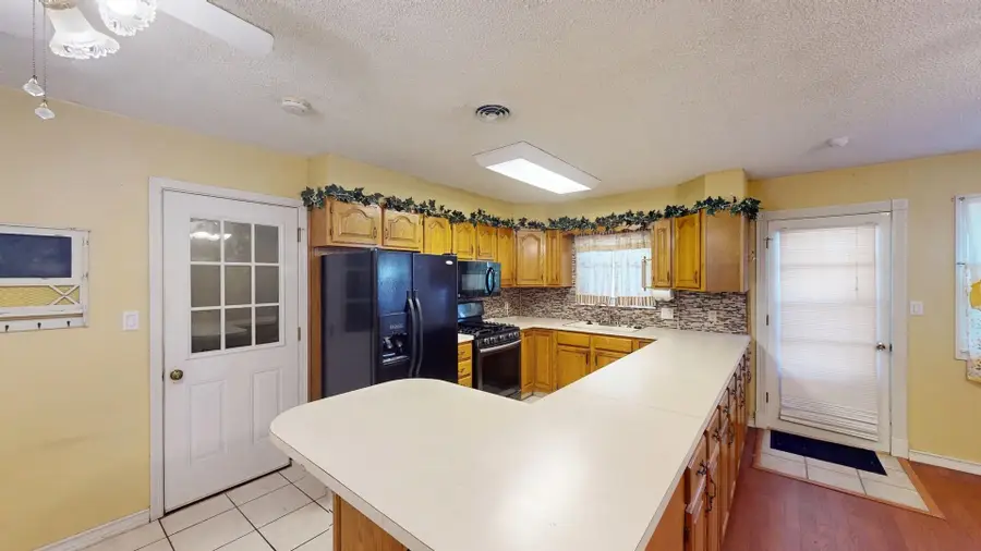 1812 Broadmoor Dr, Woodward, OK 73801 - Image #3