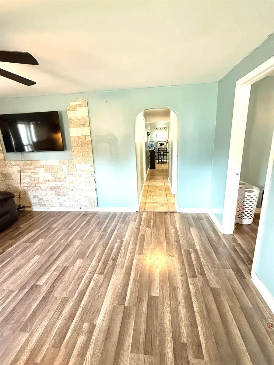 1417 N Quincy St, Enid, OK 73703 - Image #2