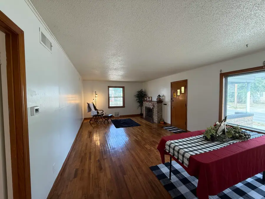 424 N 10th St, Enid, OK 73701-9999 - Image #2