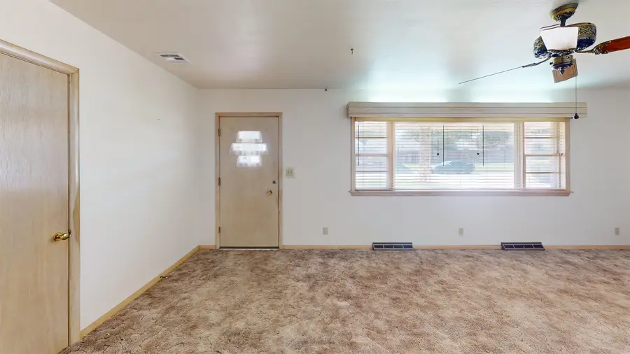 906 Elm Ave, Woodward, OK 73801 - Image #2